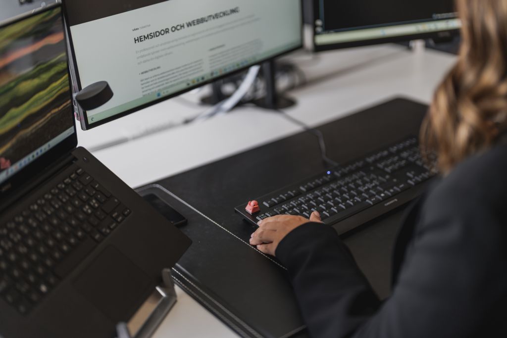 Arxit kodar och bygger hemsidor till företag och föreningar. Vi finns i Uddevalla, men har kunder i Dalsland, Färgelanda, Torslanda, Orust, Trollhättan, Vänersborg - hela Bohuslän.